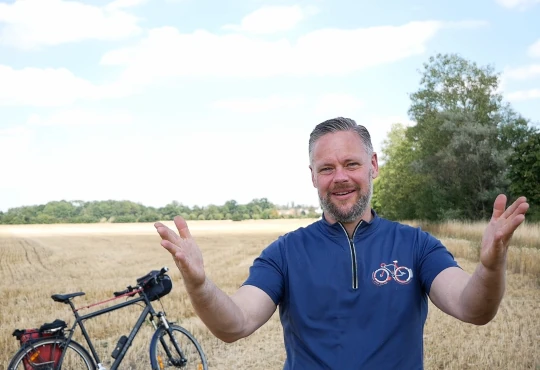 Stefan Rank-Kunitz recording bicycle touring howto online video course
